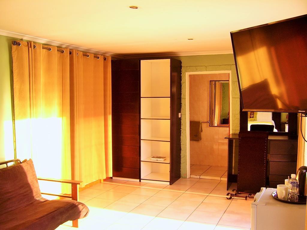Berry Bliss Guest House Γκαμπορόνε Εξωτερικό φωτογραφία