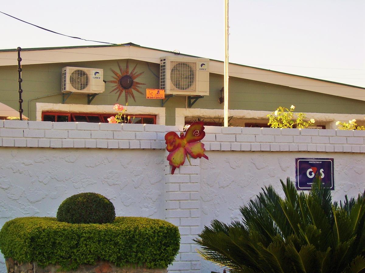 Berry Bliss Guest House Γκαμπορόνε Εξωτερικό φωτογραφία